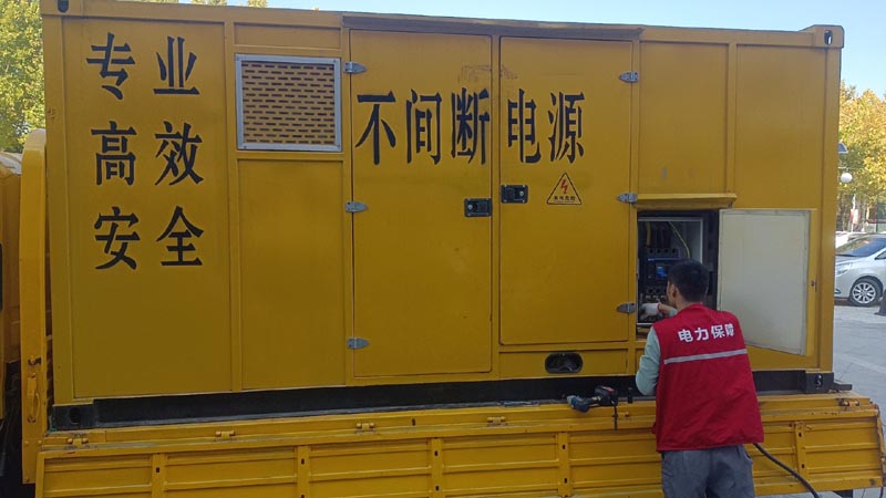 庆城柴油发电机组和UPS电源配合使用时，如何避免切换过程中的电力中断？